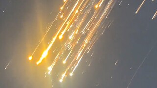 "It's so romantic. I've only seen this scene in anime! Even if it's falling, the stars are still shi