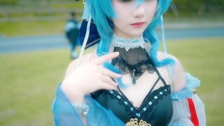 Cosplayer lucu menari di Phoenix Mountain Music Park, Chengdu