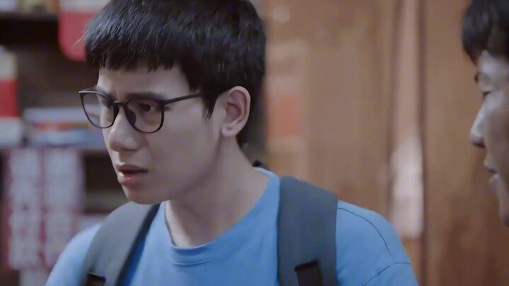 หนุ่มหัวแข็งเพื่อนสนิทวัยเด็ก โรแมนติกนิดหน่อยแต่ไม่มาก