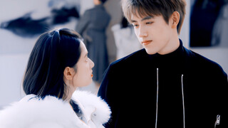 Cười chết mất! Lý Tuần trông thật rẻ tiền quá đi! Mắt cứ dán chặt vào vợ rồi còn gì! Cười mà cưng ch