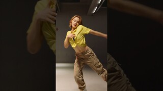 baby, i'm jealous😏💛 #debby #choreography