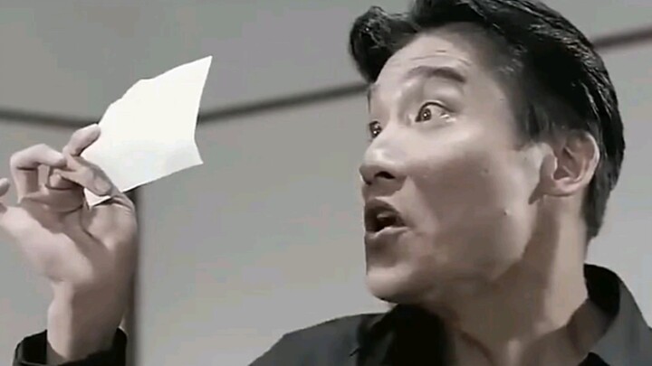 Mày còn biết xem giờ nữa.