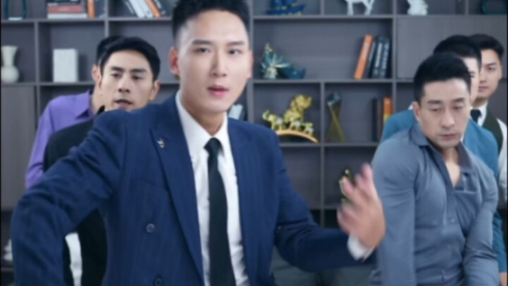 这么一对比，这新的团舞还不如摩托摩托的一根毛😂