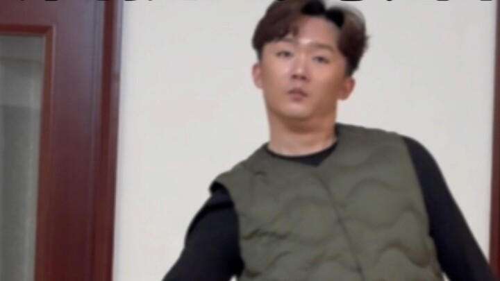 Chinese dance teacher cross-dance challenge (Tian Junguo standing next to you)
