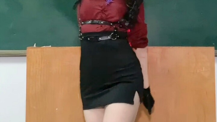 الجلد السريع丨قصص غريبة في اليوم السابع من الحداد، تشو ياو شينغ يتحول جنسيًا في الكوسplay