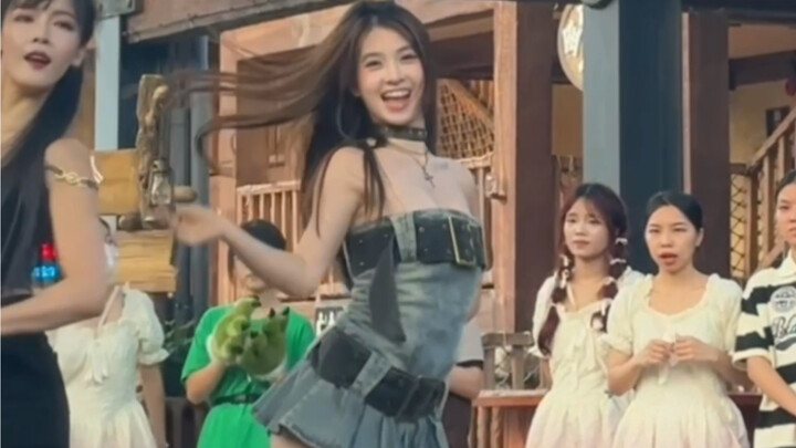 Queencard Ranking Boosting Skit: Queen of Cover Dance Live Performance