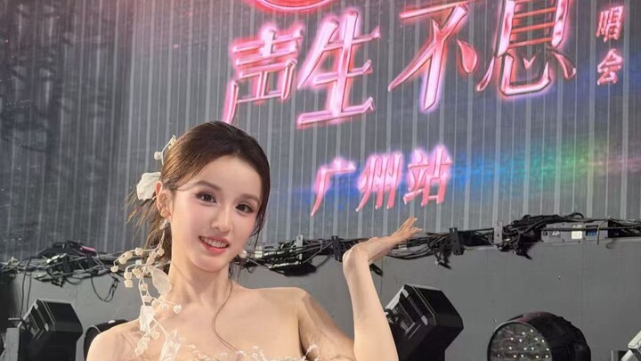 Lần đầu tiên trong đời làm MC concert 30 nghìn người: Hé lộ toàn bộ hậu trường!
