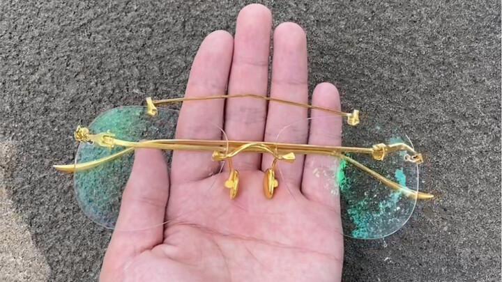 لماذا نظارات قصر النظر باهظة الثمن هكذا؟