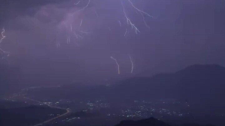 Makka Thunder and lightning