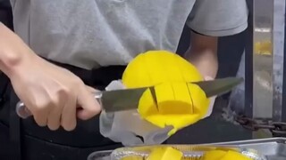 Have you ever seen mangoes this satisfying?