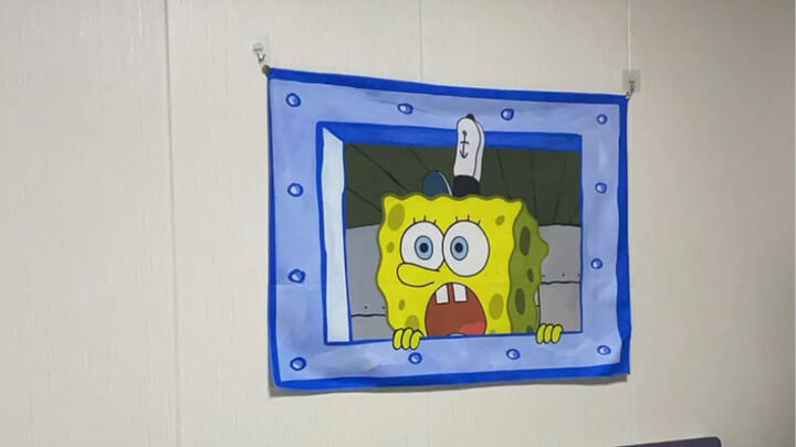 Hahaha, aku suka banget sama Squidward-ku. Suasananya keren banget pas dia gantung.