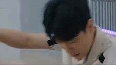 Calling now Bai Siyan is playing ball with his friends and is in a bad mood