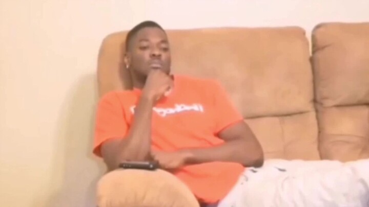 Khi bạn đang xem The Boys, bạn bè của bạn đột nhiên xuất hiện.