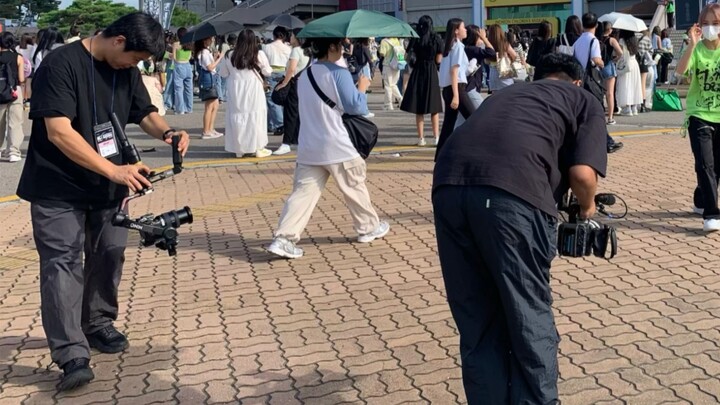 What is it like to dance the SHALALA challenge at the NCT concert and be photographed by SM staff?