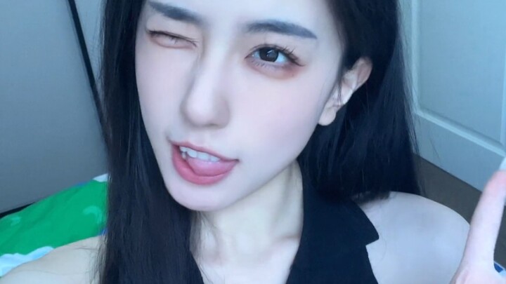 อยากกัดลิ้นของสาวน้อยออกทั้งคำเลย!