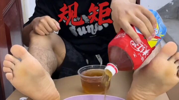倒酒时不要把茶到满，这是规矩
