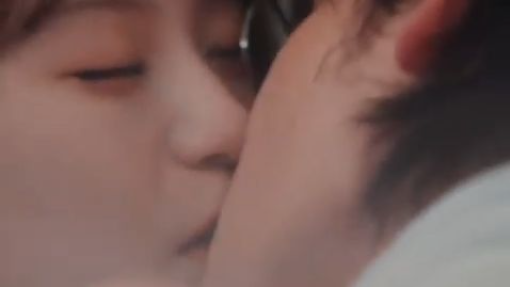 ShenHaonan_Setelah Bereinkarnasi, Aku Baru Tahu Suamiku yang CEO Tampan Selalu Memanjakanku