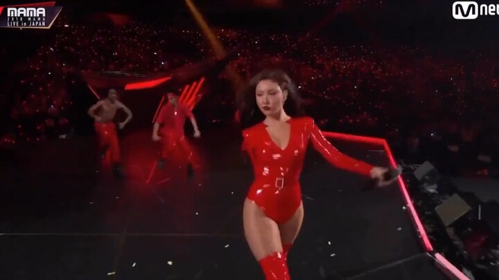 Reaksi idola pria saat melihat tubuh Hwasa, seluruh anggota BTS langsung terpana!