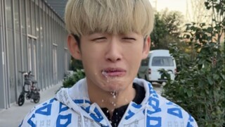 Menemui seorang mahasiswa yang menjual teh susu berry