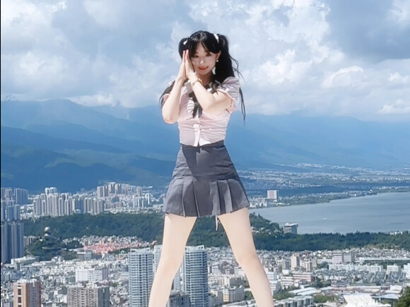 When I danced at the stunning spot on Yunxiang Mountain in Dali