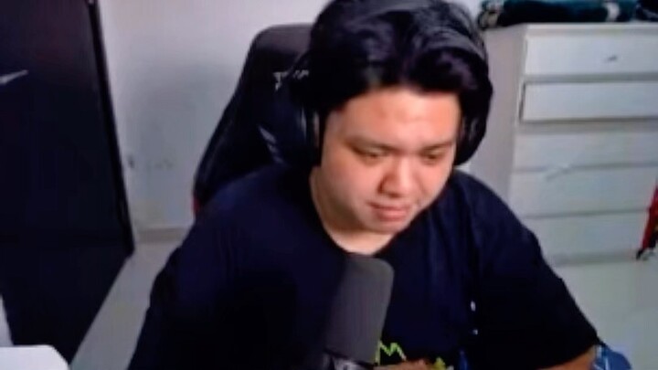 Albert dicengin sama Sutsujin 😂😂