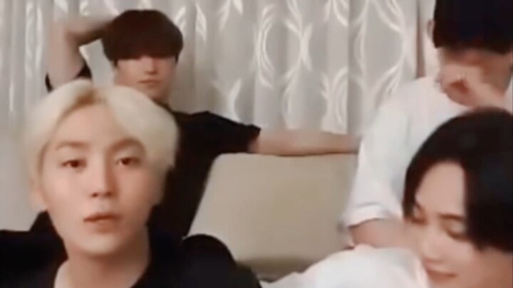 【เซเวนทีน】สมาชิกเซเวนทีนขี้อิจฉาที่ซึงกวานคุยกับวงอื่น