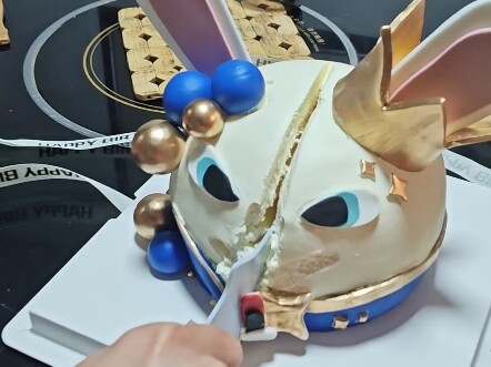 كعكة الذئب الدموي الطريّة والناعمة قد ماتت بالفعل