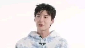 演员李钟硕提及IU：经常听“冬眠”