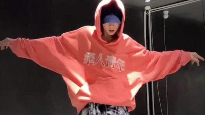 «يانغ بو ون» يرقص مرة أخرى على روفير، يا صغيري أنت كالعملاق..!