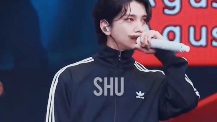 【SEVENTEEN】หน้าตาแบบนี้ แค่วงเดียวก็มีถึงสี่คนแล้ว!