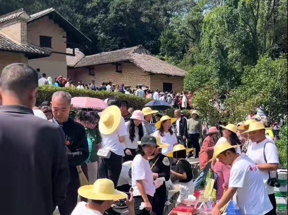 Panen di tanah leluhur keluarga Pemimpin Mao sangat meriah!