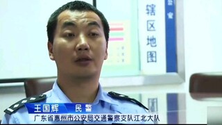 大爷跑到 别人车上捡废品 结果车子突然启动酿悲剧