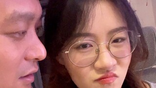 Không phải không đủ tiền đi bar, mà là ở nhà chơi game thì tiết kiệm chi phí hơn nhiều!