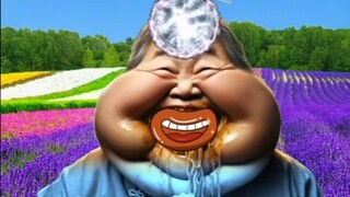 หญิงชราใช้พลังของเธอในการฟักไข่ทุกคน