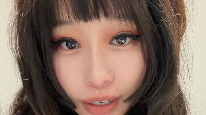 عندما أكبر، سأحجز قاعة كاملة لمشاهدة الأنمي مثل كوناتي