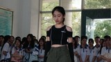 Pertunjukan uang klub dansa siswa sekolah menengah