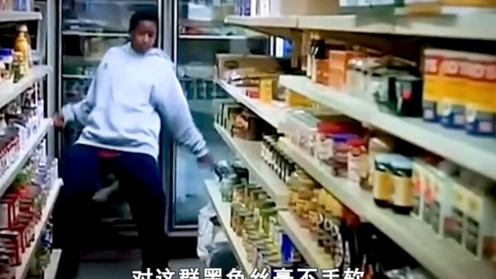 Hai thằng nhóc da đen chỉ lén lấy hai chai nước ngọt từ ông chủ người châu Á, ai ngờ bị bắn chết nga