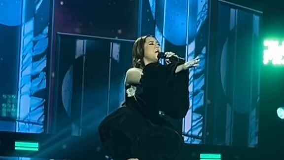 emang sakit kalau di posisi kita menyukai seorang tapi dia gak enyukai kita ya cucup aja kayak lagu