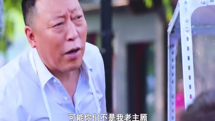 An elderly man turned his chance encounter with a jianbing into a business opportunity and built a f