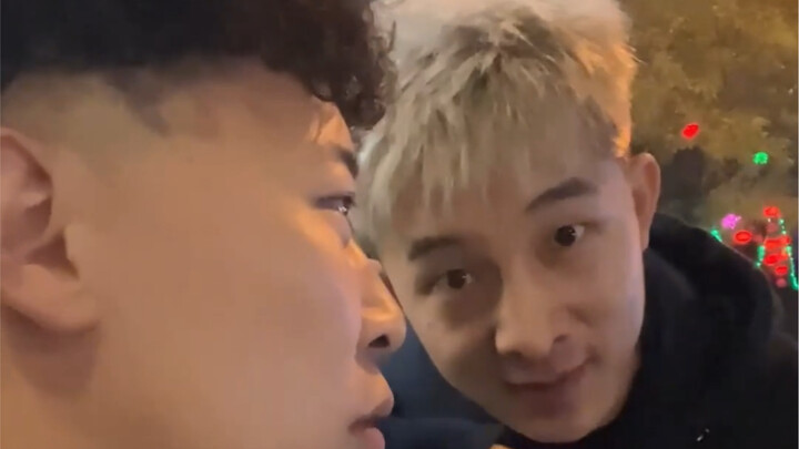 อี้ฟานกับเหล่ากั๋วบุกป่วนบ้านคุณแม่ฝรั่ง จัดเมนูหมูผัดน้ำมันกับเส้นบะหมี่มาเลย!