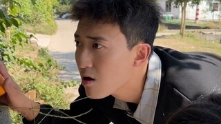 Không có cuộc sống nào gọi là bình yên cả. Chỉ là có ai đó đang gánh vác thay bạn thôi.