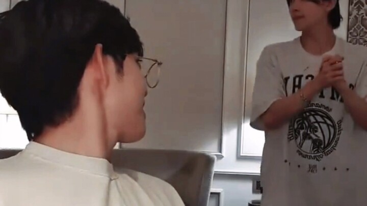 【ترجمة مشينة】عندما تتابع بثّ نجمة البورنو المفضّلة لديك 5.0