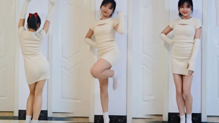 【Your smile is still the cutest】❤️ Sneaking a sweet dance while mom and dad aren't home