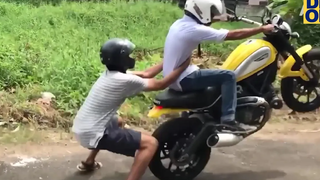 พยายามอย่าหัวเราะในการดูวิดีโอตลกล้มเหลว 66