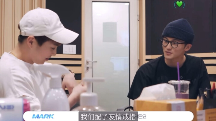 [Kim Min-seok] “They’re couple items between the eldest and the youngest!” He even showed Mark the g