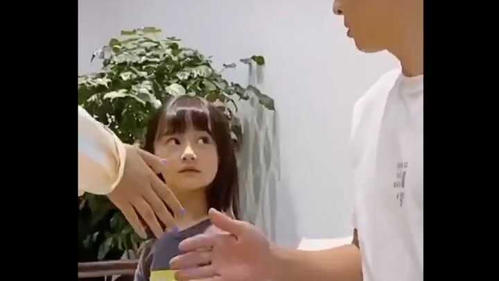 Mỗi ngày cô ấy đều muốn lừa tôi sinh một đứa con gái