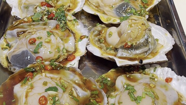 Janji ditepati: Kerang kipas mentah yang kalian tunggu-tunggu sudah tiba!