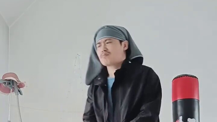 Kết hợp đồ chơi, popping và vũ đạo để theo đuổi sự trừu tượng