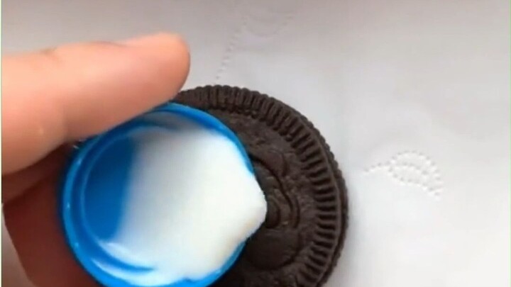 Thì ra đây mới là cách ăn Oreo chính thống