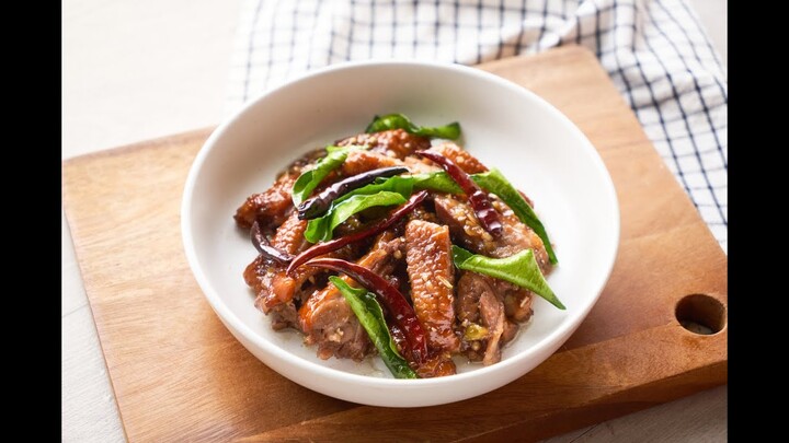 เป็ดย่างคั่วซอสใบมะกรูด